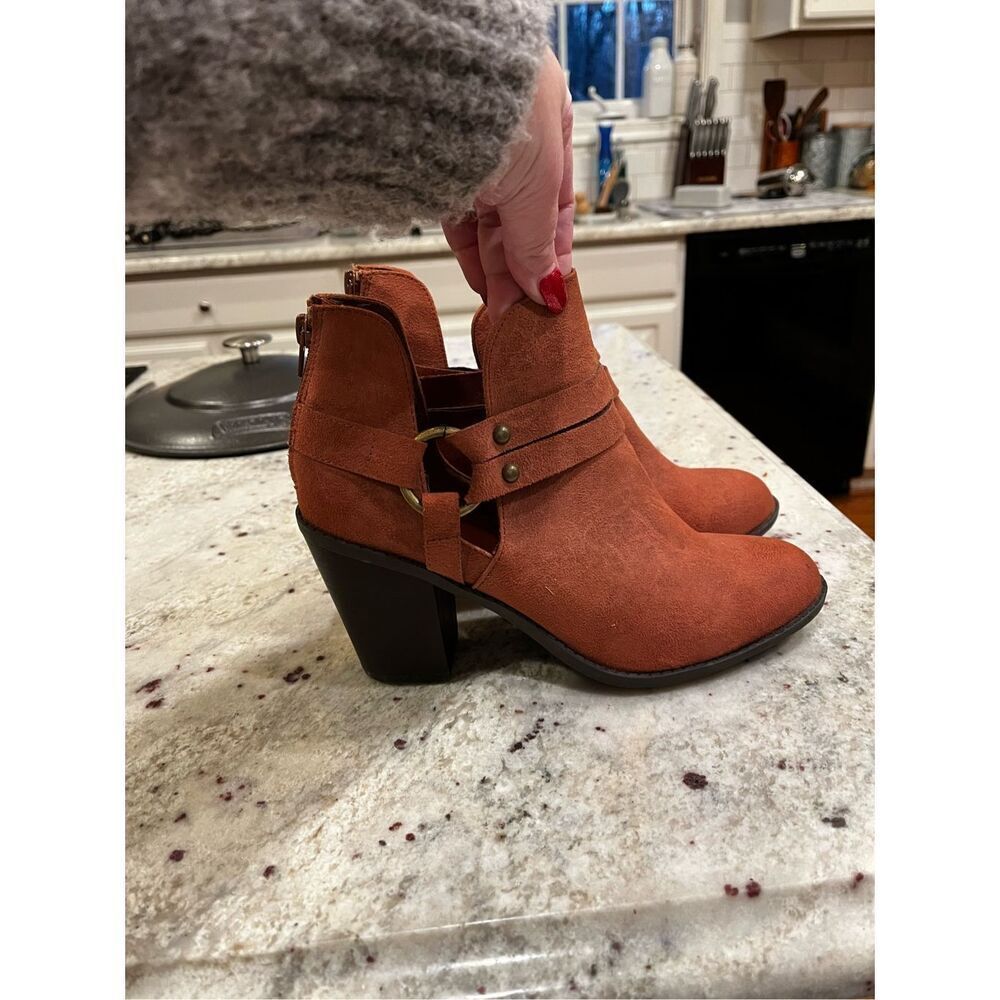 Sugar Rust Strappy O-Ring Faux Suede Booties sz 10
